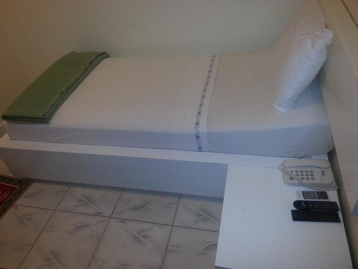 Woodpecker Resort Hotel Banjul Exterior foto